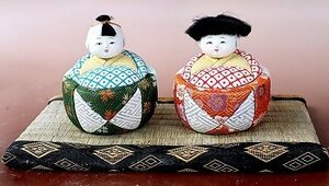 木目込み人形　創作　日本人形　伝統工芸品　中古美品　サイズは　高さ9ｃｍ