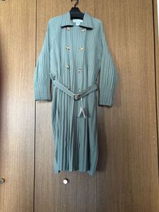 新品・未使用・PLEATS・高級な春秋物 コート・Lサイズ・二重生地