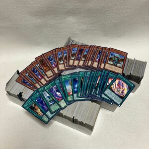 c395-20 80 トレーディングカード 遊戯王 KONAMI TCG デュエルモンスターズ まとめて 1000枚以上 大量セット 重複多数 ケース 値札 闇 魔 