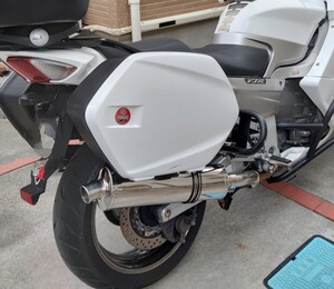 《希少純正シティーパニア》FJR1300 パニアケース　スリムタイプ　白　左右セット　転倒　カケヒビ無し　シリンダー無し　おまけ付き　