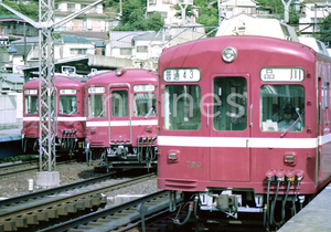 〓 京急 ８２年頃の３列車の並び 逸見にて F560007202701 〓