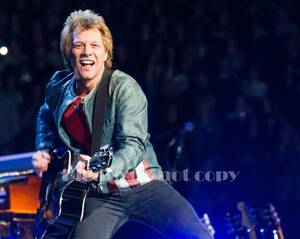 ジョン・ボン・ジョヴィ　Bon Jovi　　大きなサイズのフォト2枚付き