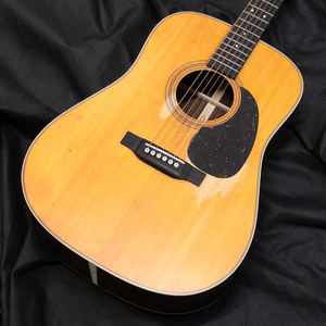 Martin D-28 Street Legend