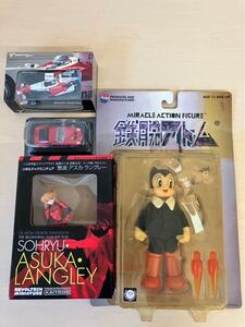 （Y-1218)長期保管品　鉄腕アトム　エヴァンゲリオン　アスカ　フィギュア　ミニカー含む　4点