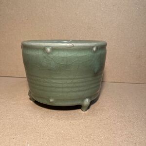 コレクター放出品　中国美術　古玩　青磁　三足炉　香炉　陶器　時代物　中国　味わいのある逸品