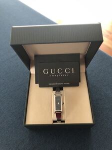 値下げ【中古 全付属品有 電池切】GUCCI 腕時計 1500L クウォーツ バングル スクエア 黒文字盤 シルバー × ブラック グッチ