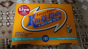 VHSビデオテープ Kinki Kids 3days Panic! at TOKYO DOME ’98-’99(生産限定版) [VHS]ブックレット付き