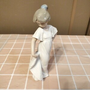 K08052 ◆LLADRO/リヤドロ NAO/ナオ 女の子 フィギュリン スペイン製 陶器人形 置物 オブジェ◆