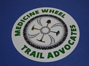 激レア USA入手 アメリカ企業モノ コロラド州 マウンテンバイク 地域団体 【Medicine Wheel Trail Advocates】 丸型 ロゴステッカー