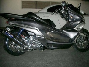 PCX125 JF28 2010～ 64431-KWN-900ZD サイドカバー サイドカウル 右 灰 Silver metallic NHA14M 純正品 同梱割引