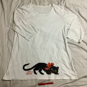 七分袖Tシャツ　半袖Tシャツ チュニック　肩幅43身幅53着丈70袖41cm 　綿60ポリ40％　500円超10％オマケ　白に黒猫薄汚有　ニッセン　中国