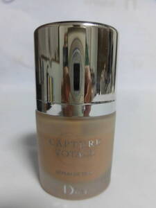 Dior ディオール カプチュール トータル セル スーパー セラム CAPTURE TOTALE　SERUM DE TEINT　ファンデーション FPS 25 SPF#020 30ml 