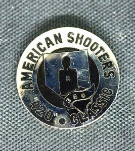 ラスベガスで買いました！AMERICAN SHOOTERS ピンバッチ　　シルバ－