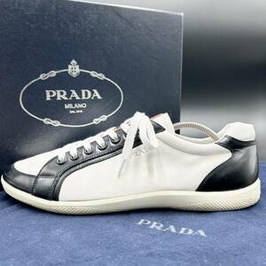 1円 【極美品】 PRADA プラダ 【圧倒的高級感】 メンズ スニーカー ローカット シューズ 靴 サイドロゴ ブラック ホワイト 8 1/2 27.5相当