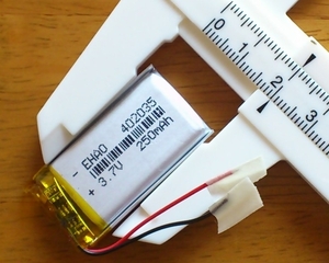 リポ　バッテリー 3.7V　250mAh　402035（4 x 20 x 37mm）
