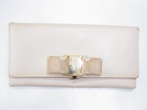 フェラガモ Ferragamo 二つ折り財布長財布 ヴァラリボン レザー ベージュ 中古品