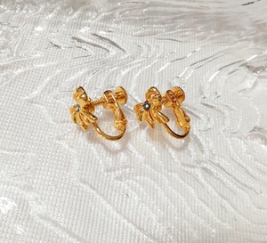 金色リボン型ミニイヤリング/ジュエリー/アクセサリー Golden ribbon type mini earrings jewelry accessories