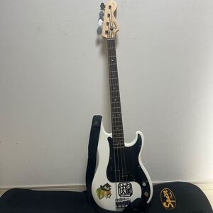 squier エレキベース　ケース付き Fender BASS