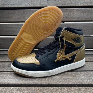 正規品 【us9.5】 NIKE ナイキ AIR JORDAN1 HIGH RETRO OG ジョーダン1 ハイカット レトロ ブラック＆ゴールド 黒 金 27.5cm (AJ121)