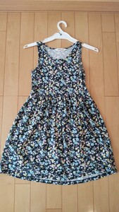 H&M ノースリーブワンピース 花柄 エイチアンドエム135～140 綿ジャージ素材 ストレッチ