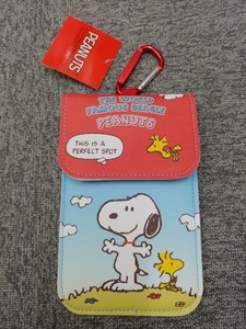 スヌーピー PEANUTS チケットホルダー カラビナ付き　新品タグ付き