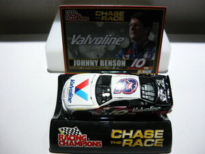 レーシングチャンピョン　CHASE THE RACE 2002　バルボリン　ジョニー　ベンソン　＃１０　■ NASCAR １/64サイズ　ダイキャストミニカー