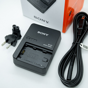 【美品】SONY バッテリーチャージャー BC-QZ1 中古 おまけ付き 元箱あり