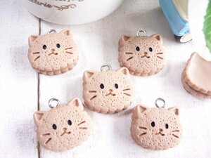 チャーム　猫　茶色　4個入　キャット　ネコ　ねこ　手芸　パーツ　ハンドメイド　材料　　#2962