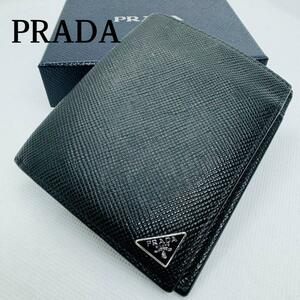 美品 PRADA プラダ 二つ折り財布 カード入れ サフィアーノレザー 三角ロゴ 黒 コンパクトウォレット 三角プレート ブラック 