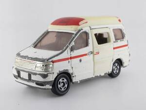 廃盤トミカ 日産 エルグランド 高規格救急車 2006年No.12　《ミニカー 車 自動車 レア 絶版 まとめ 大量 セット》②