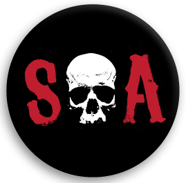 Sons Of Anarchy (サンズ オブ アナーキー) SOA RED BUTTONSED 缶バッジ (ピンタイプ)☆