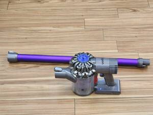 9359 R60412　dyson ダイソン　コードレスクリーナー　掃除機　V6 fluffy　2019年製　充電アダプター付き