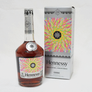 ヘネシー Hennessy 250YEARS コラボレーションボトル V.Sリミテッドエディション ライアン・マクギネス 700ml 限定ボトル　