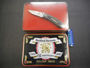 ナイフ　折り畳み　スミスアンドウエッソン　SMITH&WESSON 1852-150th ANNIVERSARY 2002 GOLDEMN ISSUE 写真の金属製の箱入りです。