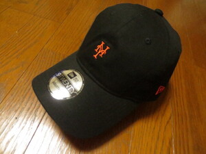 NEW ERA × New York METS ADJUSTABLE　ニューエラ　ニューヨーク　メッツ　ししゅうロゴ入りベースボールキャップ　黒系