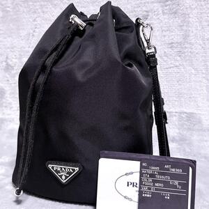 現行 新品未使用【至高の逸品】PRADA プラダ ポーチ 巾着 バケツ Re-Nylon リナイロン 三角ロゴプレート 白タグ ブラック レディース