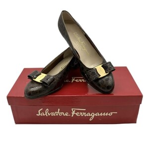 仙4 Salvatore Ferragamo ヴァラリボン レザー パンプス 5ハーフ 23cm ブラウン クロコ型押し 箱付き サルヴァトーレフェラガモ レディース