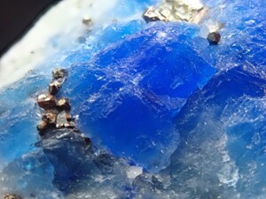 ☆希少石☆アウイナイト　コバルトブルー　アウイン　藍方石　原石　標本