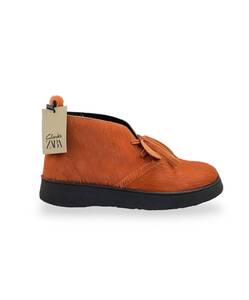 【新品タグ付き】Clarks × ZARA クラークス ザラ ワラビーブーツ デザートブーツ サイズ:EUR 42 オレンジ 店舗受取可