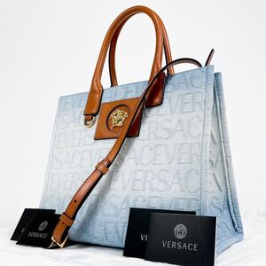 未使用級!!ヴェルサーチ VERSACE デニム 2way トートバッグ メデューサ オールオーバー ロゴ 総柄 ゴールド金具 インディゴ カード 保存袋