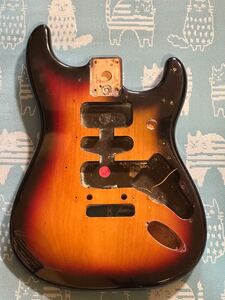 フェンダーストラト　fender アメデラボディ