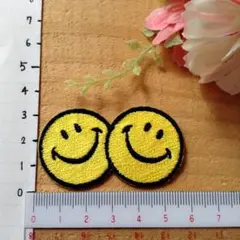 刺繍 ワッペン アイロン 1枚 にこちゃん スマイル スマイリー 2人 残り3枚