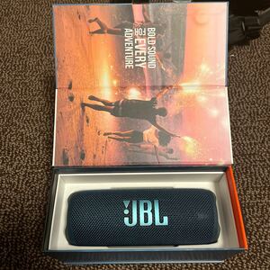 JBL FLIP6 Bluetoothスピーカー 2ウェイ・スピーカー構成/USB C充電/IP67防塵防水/パッシブラジエーター搭載/ポータブル