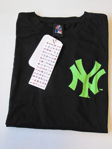 ☆新品タグ付き　ＮＹ ニューヨーク　ヤンキース 　ロゴＴシャツ 　Majestic　◆New York YANKEES◆マジェスティック　GREENロゴ