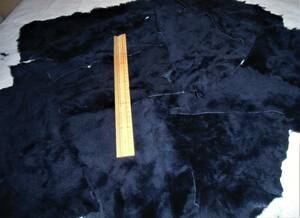 ムートンハギレ羊毛スペイン毛皮、革　紺色系、洋服材料、クラフト材料、新品
