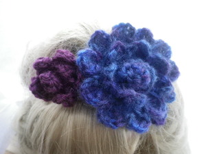 ハンドメイド毛糸のお花ヘアゴム　ヘアピン2点セット　ブルー系