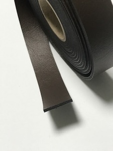 持ち手 バッグ 材料 合成皮革持ち手ベルトハードタイプ共合わせ（15ｍｍ巾4、5m巻）バッグ 材料　　ブラウン