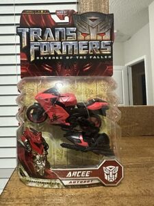 Transformers Revenge Of The Fallen Arcee NIB Deluxe Class 海外 即決