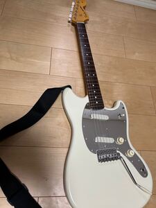 Fender CHAR MUSTANG Rosewood Fingerboard Olympic White Charモデル　ピックガード交換(純正ピックガード有り)