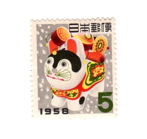 昭和32年1957「昭和33年寅年用年賀切手／犬はりこ（東京の玩具）」5円切手・未使用【送料無料】「熊五郎の切手」00800443